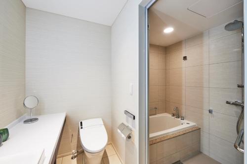 Ein Badezimmer in der Unterkunft The Gate Hotel Tokyo by Hulic