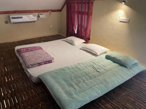 a bedroom with a large bed in a room at Paradise Quest Nature Farmhouse in Kālapettai