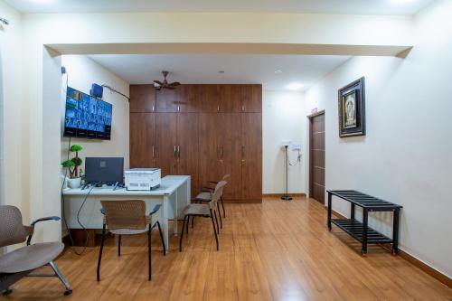 an office with chairs and a desk with a computer at MUGUNDAN 'S SMART STAY in Coimbatore