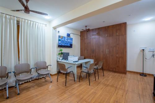 a room with a table and chairs and a partition at MUGUNDAN 'S SMART STAY in Coimbatore