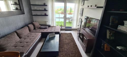 Sunlight Apartment Free Parking