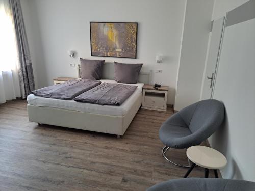 Postel nebo postele na pokoji v ubytování Hotel Angerland Garni