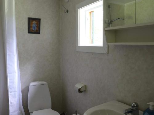 Ванная комната в 4 person holiday home in KARL GUSTAV