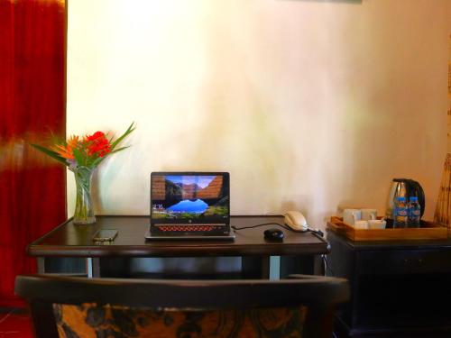 TV a/nebo společenská místnost v ubytování Namkhan View Luangprabang Resort