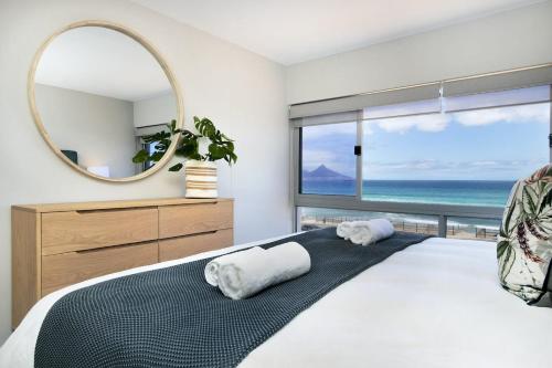 Postel nebo postele na pokoji v ubytování Zeezicht 204 Bloubergstrand