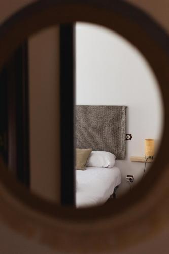 a reflection of a bed in a mirror at Hostal Corper Navalcarnero in Navalcarnero