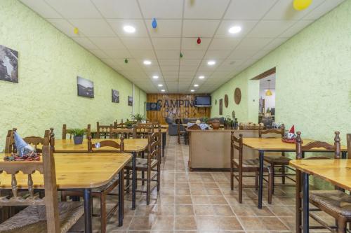 a dining room with wooden tables and chairs at Bungalow Alós in Alós de Balaguer