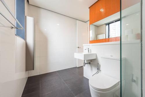 Koupelna v ubytování Arcoris Mont Kiara 12# Deluxe 2 Bedroom # Coner with Balcony #1-4Pax