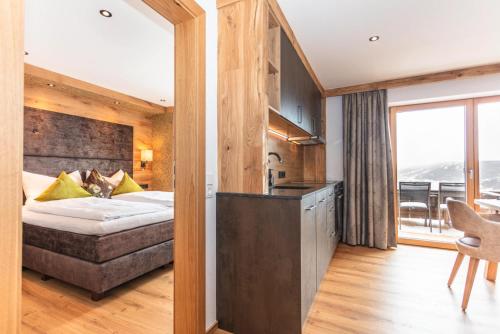 Una cama o camas en una habitación de Beim Naglbauer