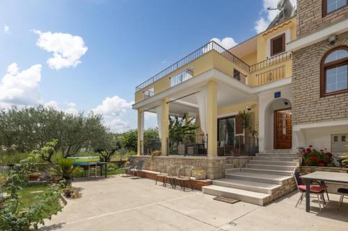 Gallery image of Hablando apartments-70m from the sea in Pridraga