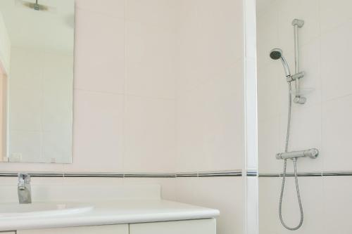 Ένα μπάνιο στο Proche plages et commerces, appartement pour 4