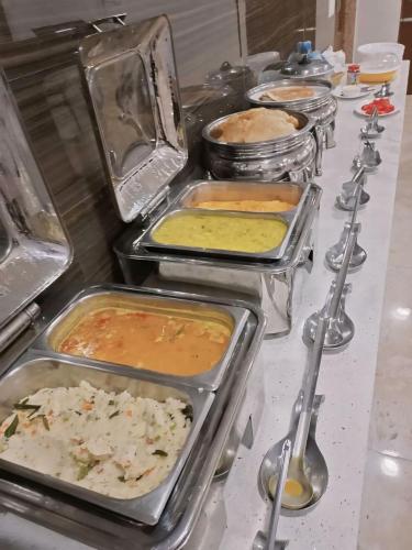 Makanan di atau berdekatan hotel
