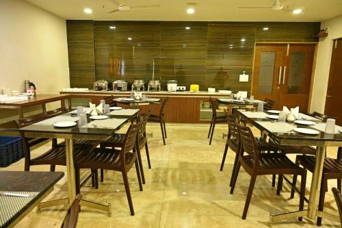 Restoran atau tempat lain untuk makan di HOTEL ROYAL PARK