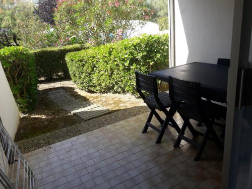 Studio cabine clim rez-de-jardin résid piscine 150 m plage