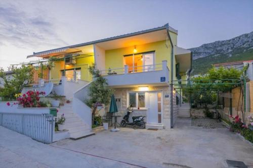 House Sandra with private heated pool and jacuzzi