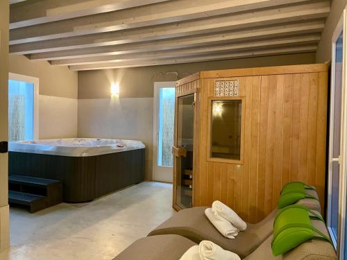 a large room with a tub at Relais Fontana Rosa B&B Wellness in Caprino Veronese