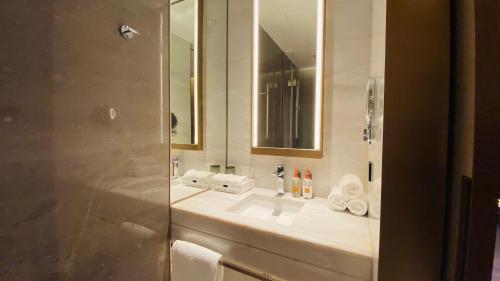 a bathroom with a sink and a mirror at Crowne Plaza Fuzhou South by IHG in Fuzhou