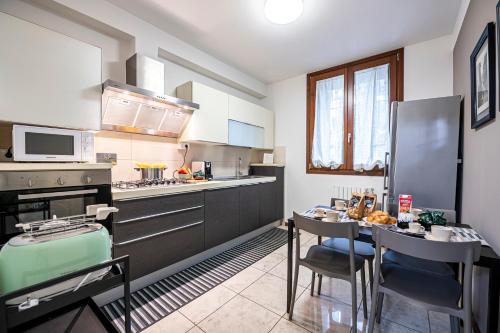 "Once Upon A Time" Cherubini Palace Thematic Apartments Free Parking photo 12