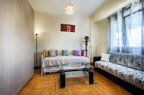 Gazi apartment with Acropolis views