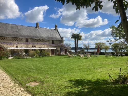 Jardín al aire libre en Manoir de Kerat -classé 5 étoiles