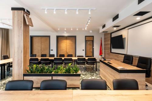 a conference room with chairs and a projection screen at Dve Kule Resort & Winery in Bačinci