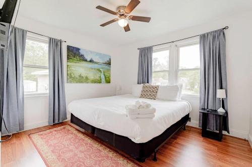 a bedroom with a bed with a ceiling fan at The Garnet Ranch Large Yard Near Jackson USC in Columbia