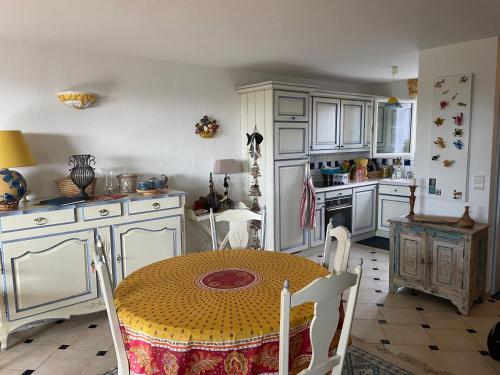 Majoituspaikan Villa la Provençale keittiö tai keittotila