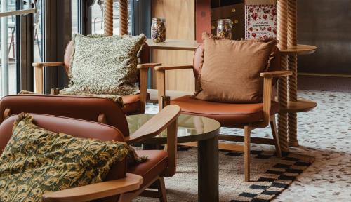 a living room with two chairs and a table at Crowne Plaza Lyon - Cité Internationale in Lyon