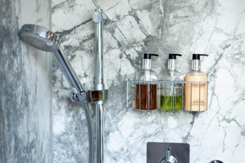 GuestReady - Top Floor Chic Camden Flat photo 9