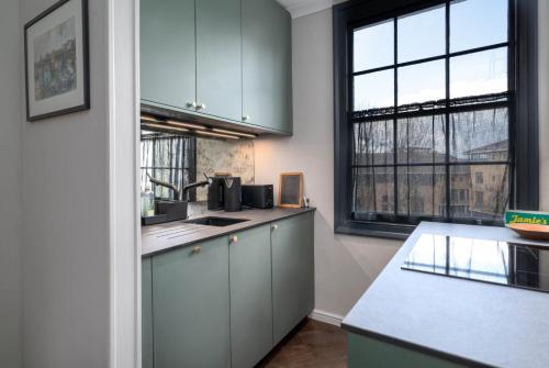 GuestReady - Top Floor Chic Camden Flat photo 15
