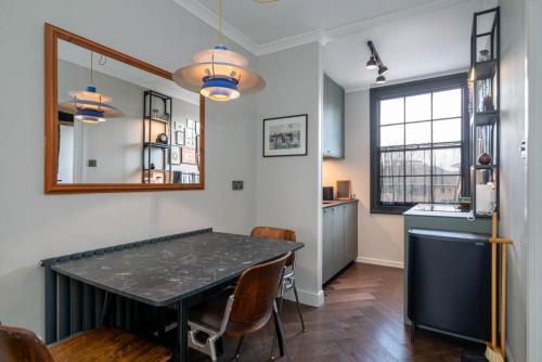 GuestReady - Top Floor Chic Camden Flat photo 8