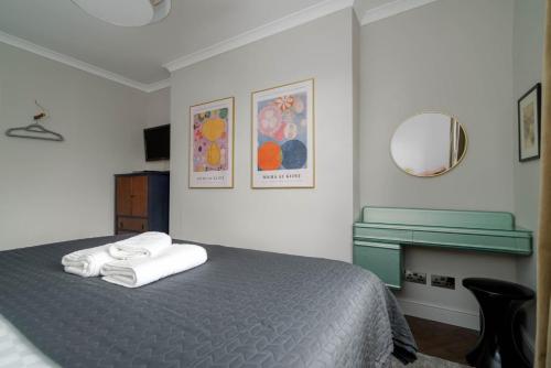 GuestReady - Top Floor Chic Camden Flat photo 22