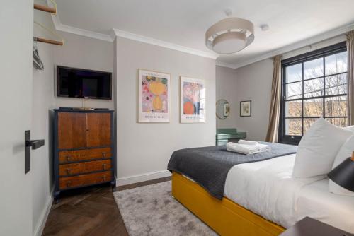 GuestReady - Top Floor Chic Camden Flat photo 16