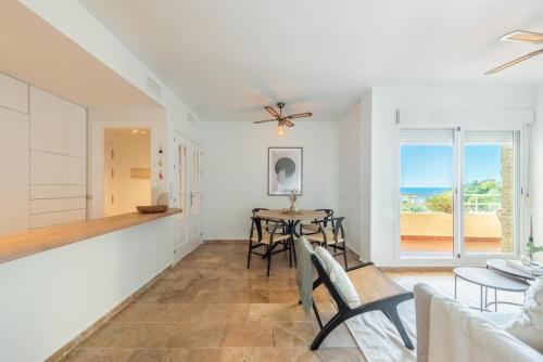Beach and sea view in Riviera del Sol