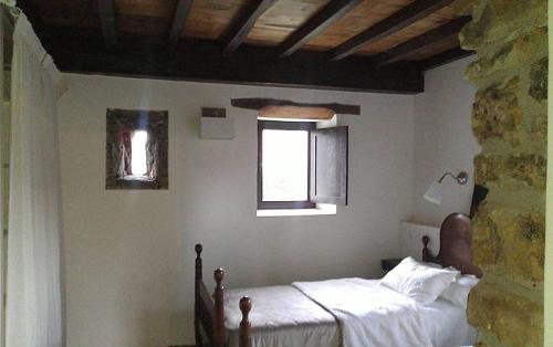 Katil atau katil-katil dalam bilik di San Juan de Duz, Colunga