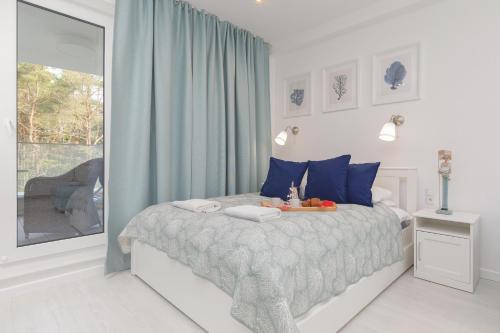 מיטה או מיטות בחדר ב-Rogowo Pearl Apartament z Tarasem Od Strony Morza by Renters