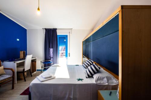 Кровать или кровати в номере La Favorita Hotel