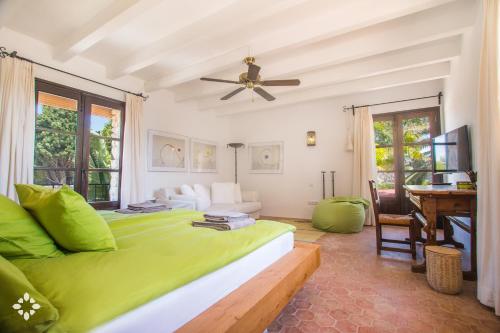 Posteľ alebo postele v izbe v ubytovaní Villa Monserrat by Abahana Luxe