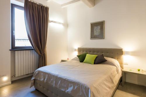 Una cama o camas en una habitación de Vicolo FABBRI appartamenti