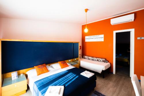 Säng eller sängar i ett rum på La Favorita Hotel