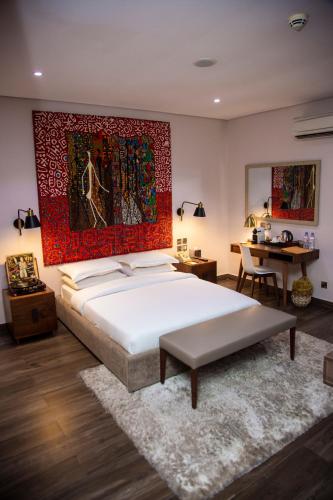 Ένα ή περισσότερα κρεβάτια σε δωμάτιο στο The White Orchid Hotel
