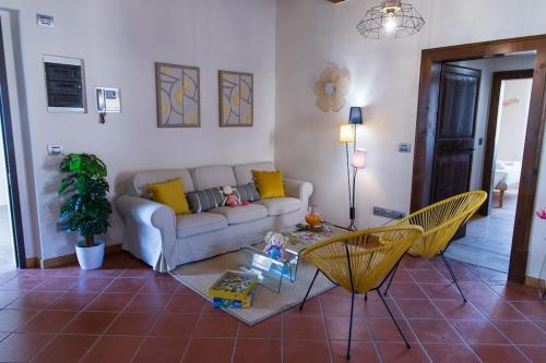 Posezení v ubytování Apartment in historic villa with pool and Tennis