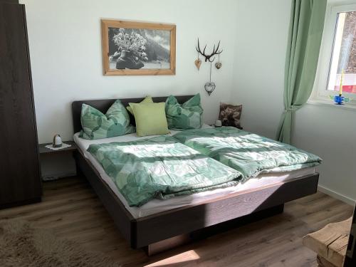 a bedroom with a bed in a room at Kuh Heimat - Bergblick - Terrasse in Buchenberg