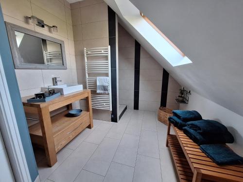 a bathroom with a sink and a mirror at Côté West in Porspoder