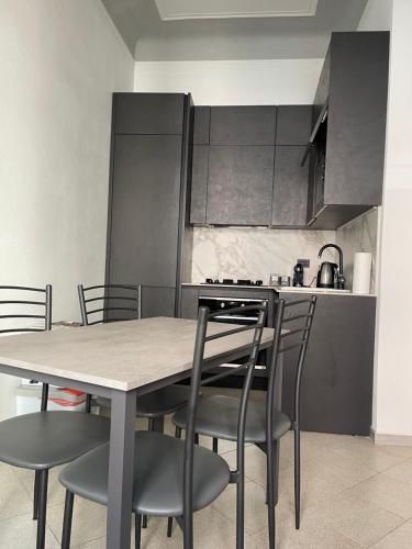 Nhà bếp/bếp nhỏ tại Bilocale zona Navigli