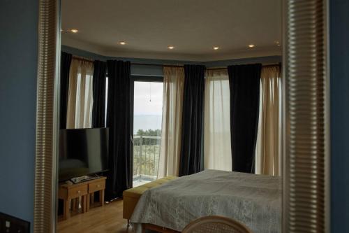 Gallery image of villa a in Skala Marion