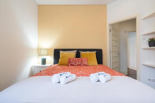Host Wise - Rustic Central Flats