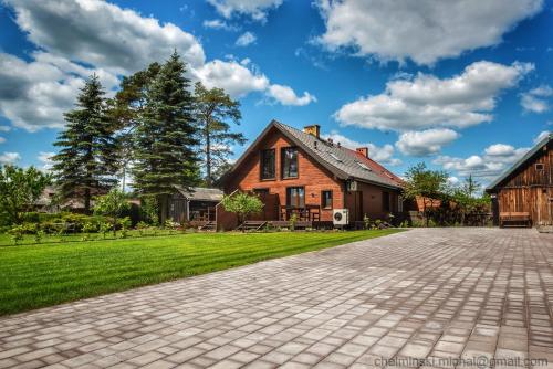 a brick driveway in front of a house at Dom Płociczno-Osiedle koło Suwałk 