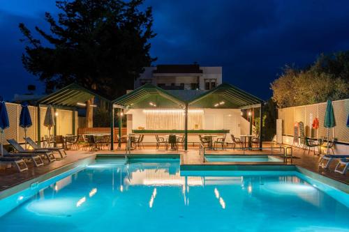 Πισίνα στο ή κοντά στο Paradise Hotel-Apartments 