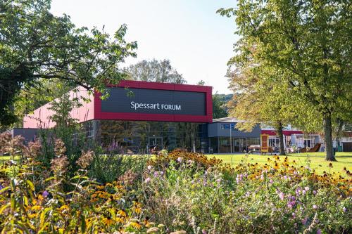 Ein Garten an der Unterkunft Kress Hotel